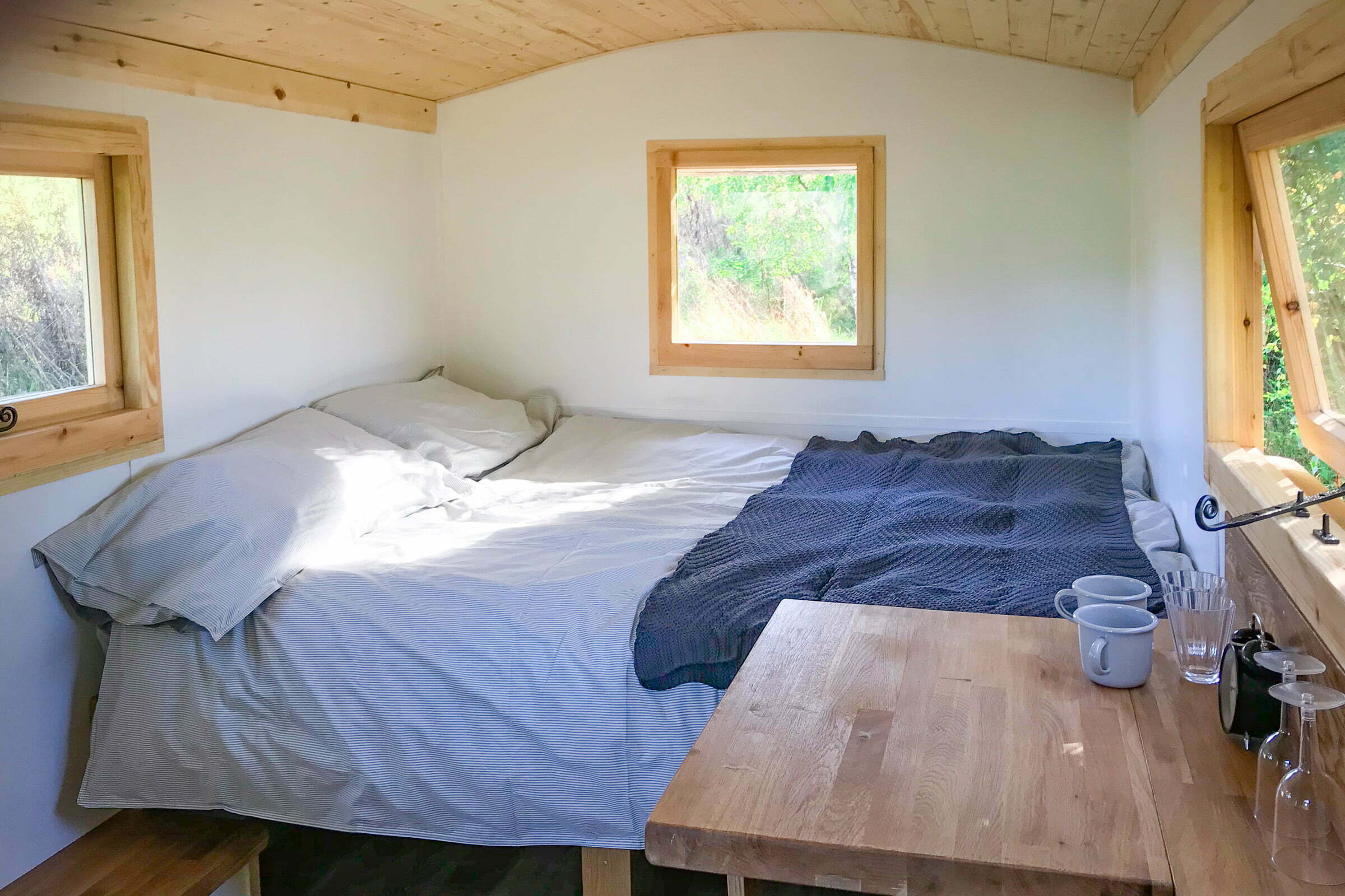 Painswick Glamping – Shepherd Hut double bed